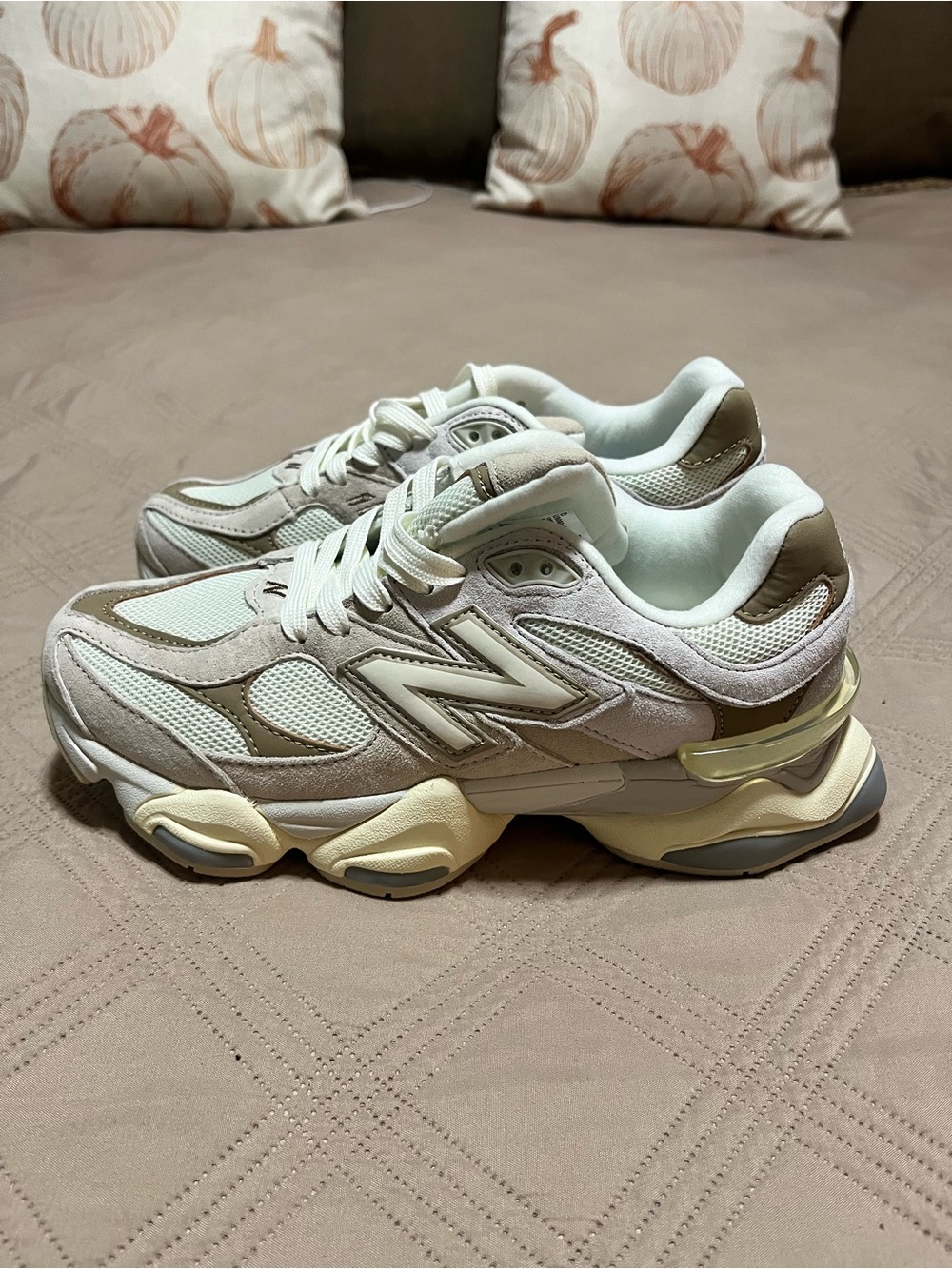 New Balance Women's Cream and Tan Sneakers size 7.5 but fit like a 7 brand new